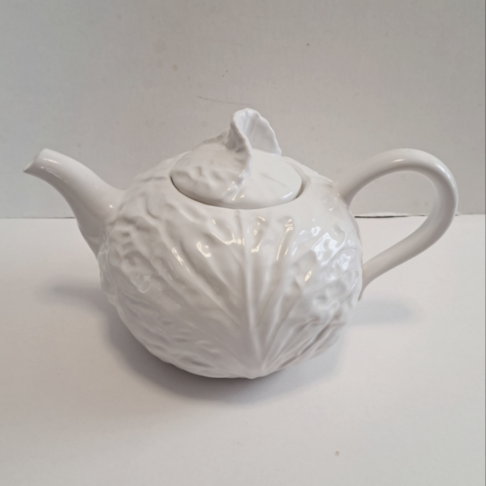 Vintage White Cabbage leaf teapot made in Portugal exclusively for Neuwirth 10"